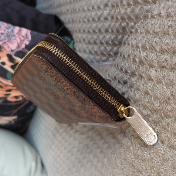 ⚡ FLASH SALE - Louis Vuitton Damier Ebene Zippy Wallet - Picture 4 of 17